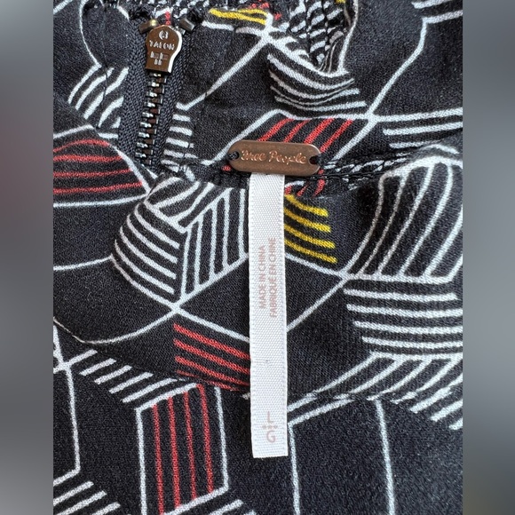 FREE PEOPLE Geometric High-Neck Sleeveless Blouse Smock Zip-Back Sz L Funky Boho - Picture 2 of 8